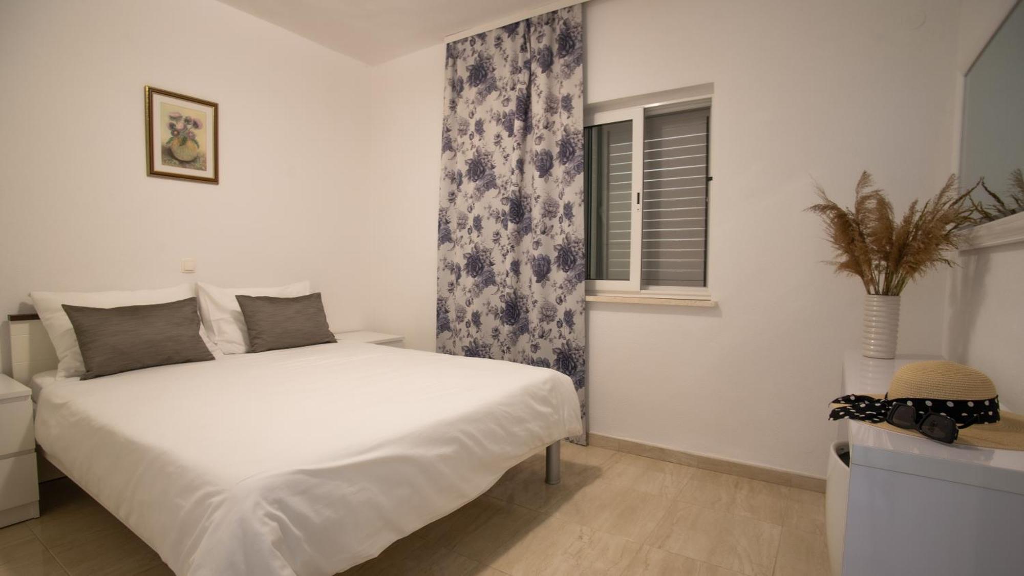 Apartment Antun - Adriatic Coast Retreat Blace Room photo